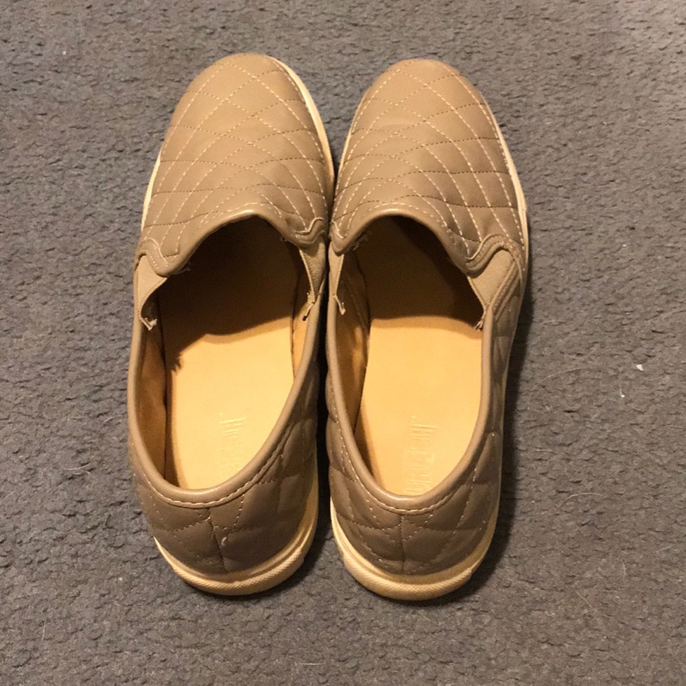 Tan sneakers - Picture 2 of 5